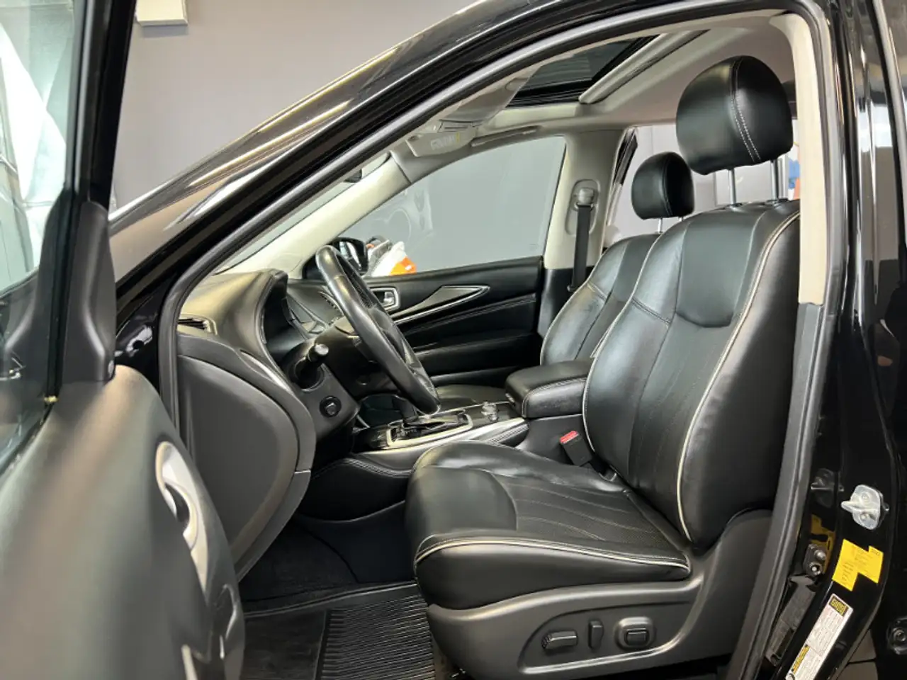 Infiniti QX60 снимка Infiniti QX60
