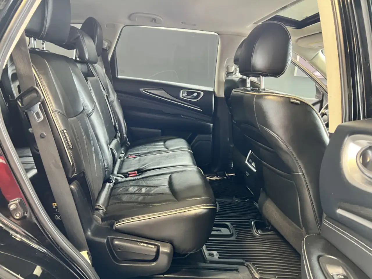 Infiniti QX60 снимка Infiniti QX60