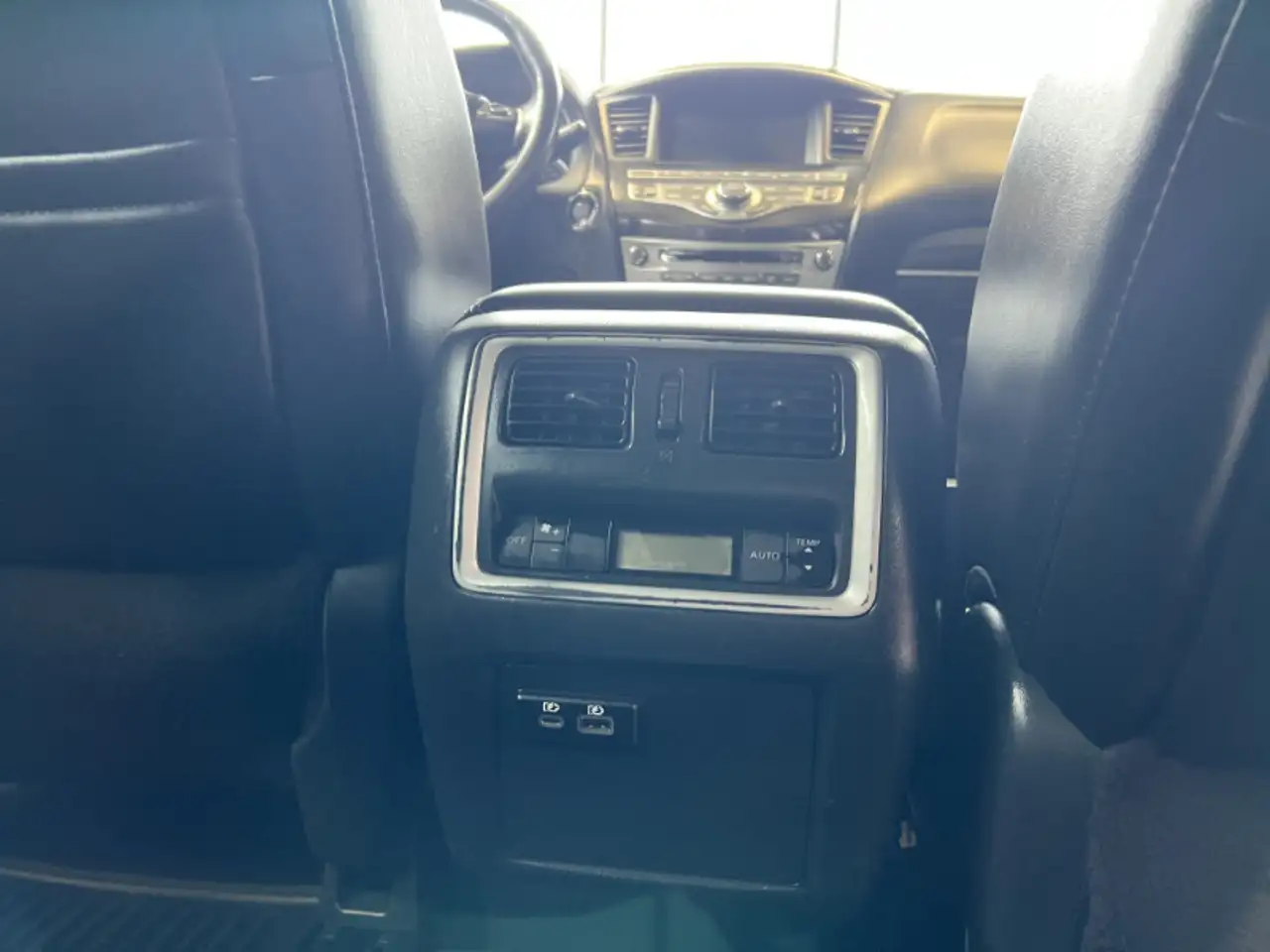 Infiniti QX60 снимка Infiniti QX60