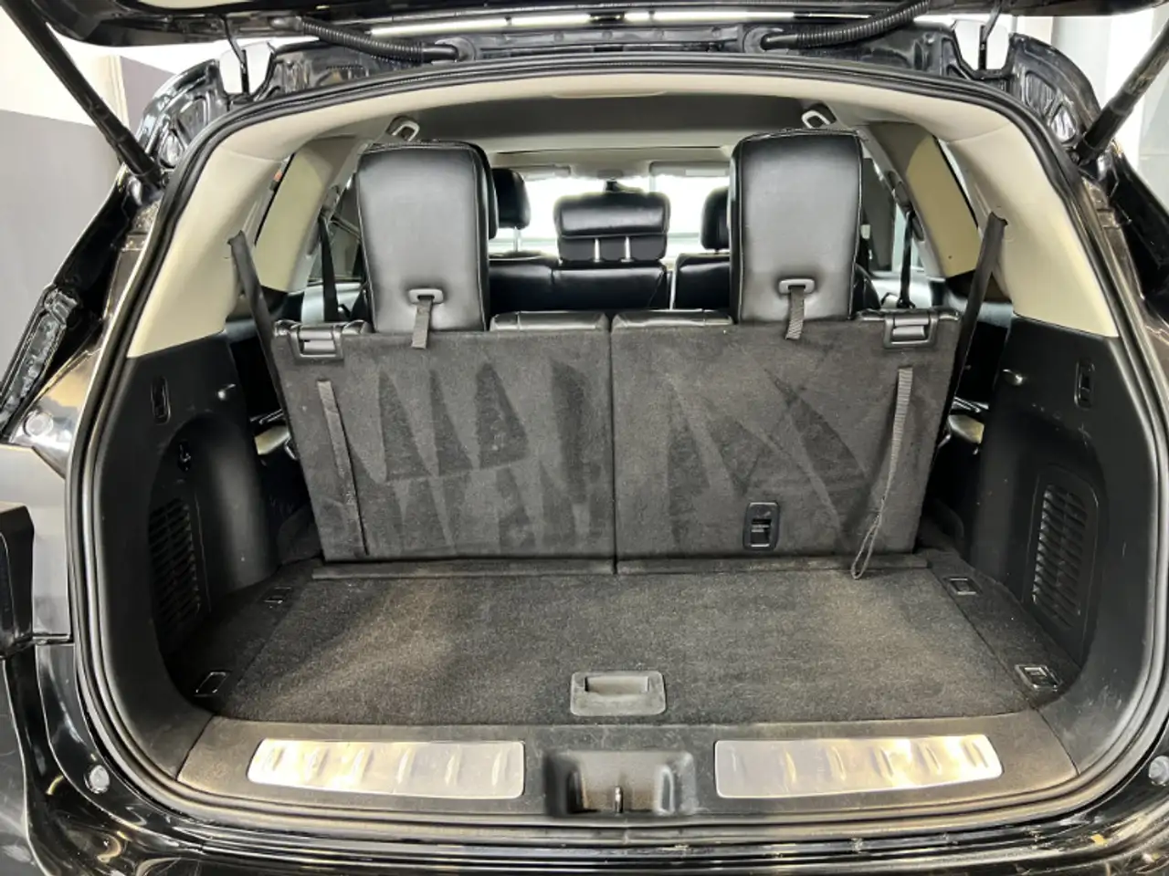 Infiniti QX60 снимка Infiniti QX60