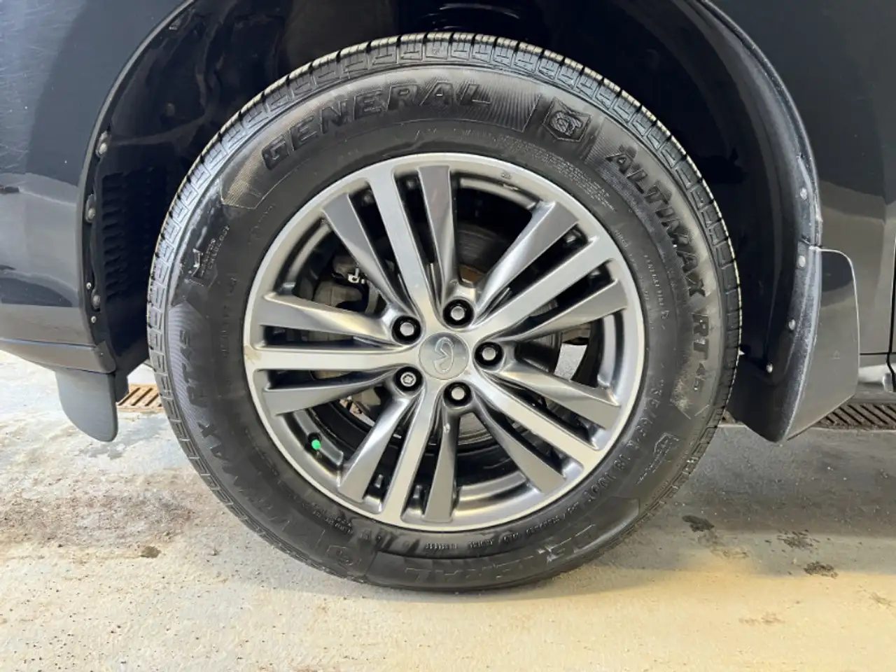 Infiniti QX60 снимка Infiniti QX60