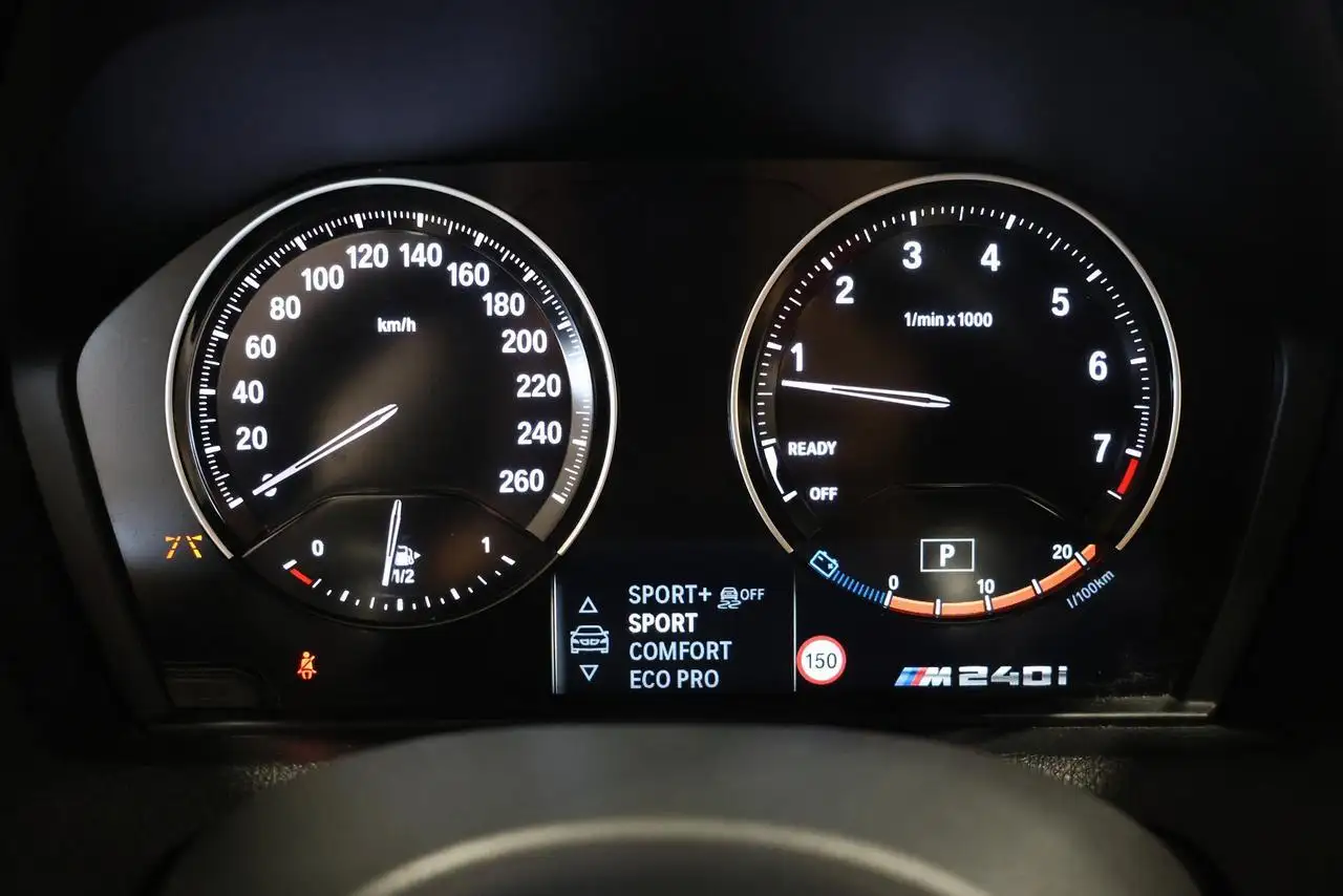 BMW 2 Series снимка BMW 2 Series