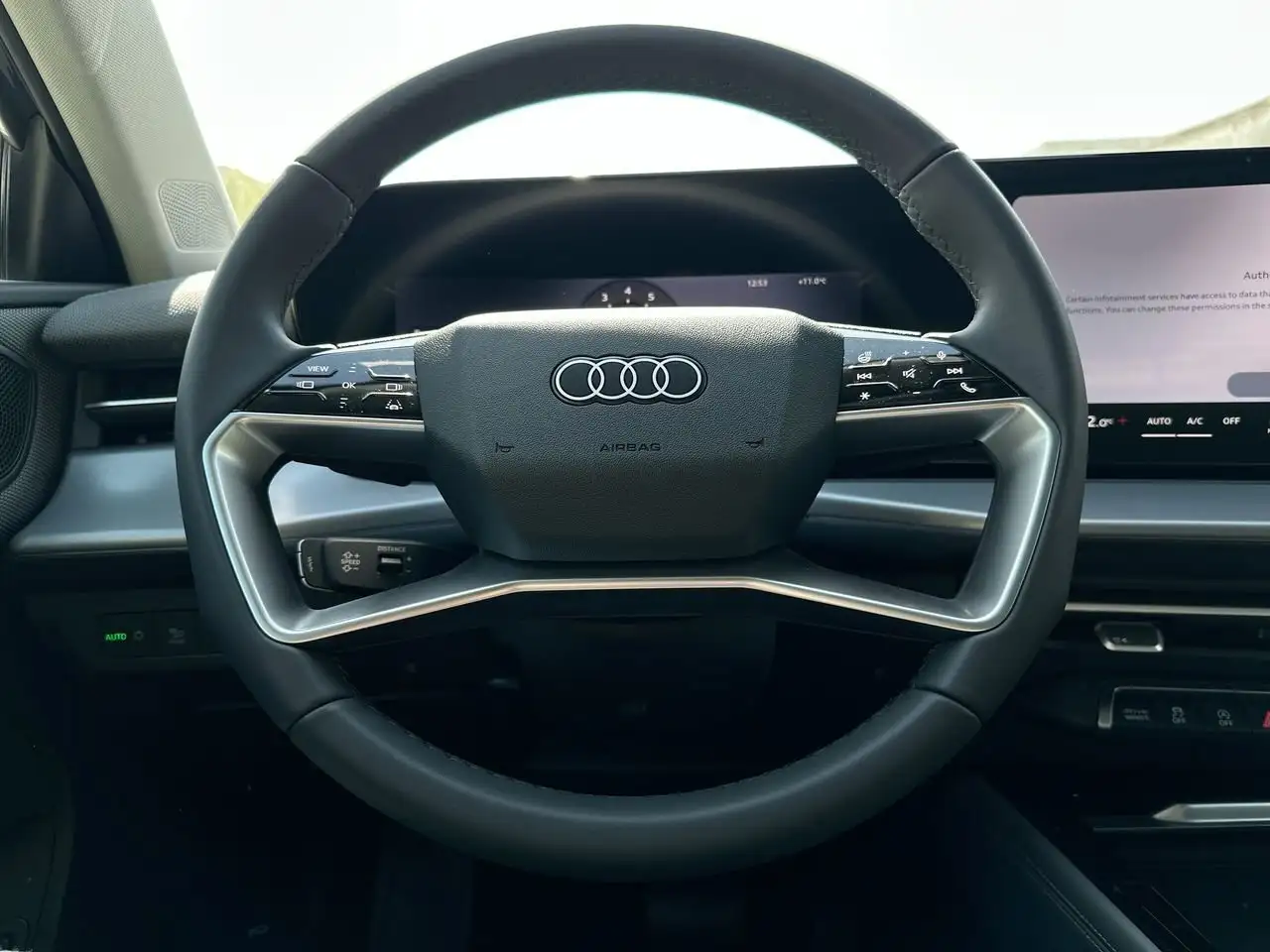 Audi Q3 photo Audi Q3