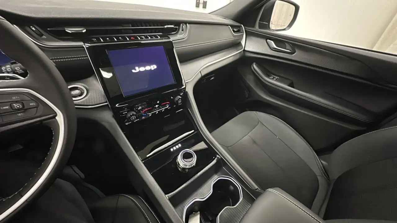 Jeep Grand Cherokee снимка Jeep Grand Cherokee