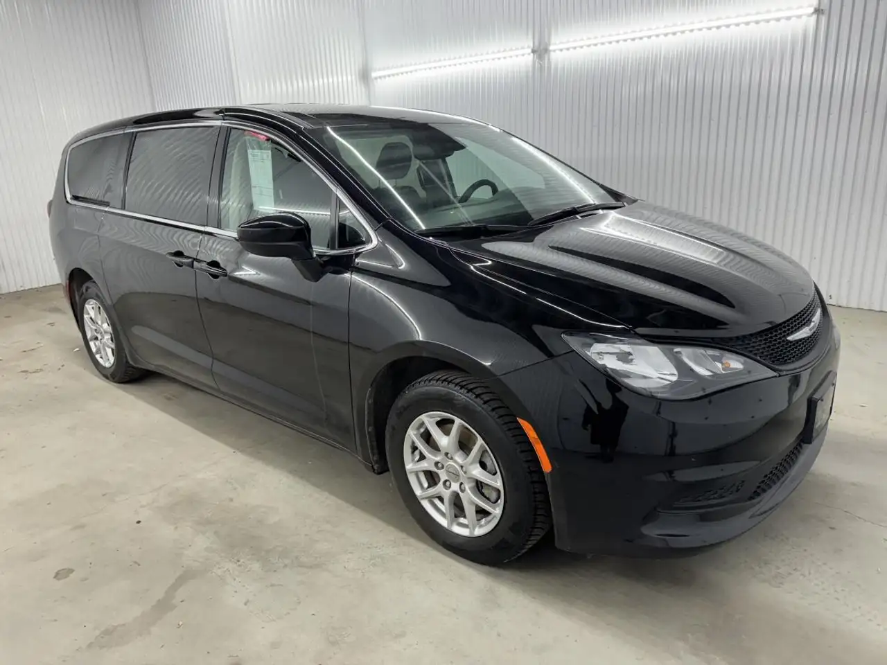 Chrysler Grand Caravan снимка Chrysler Grand Caravan