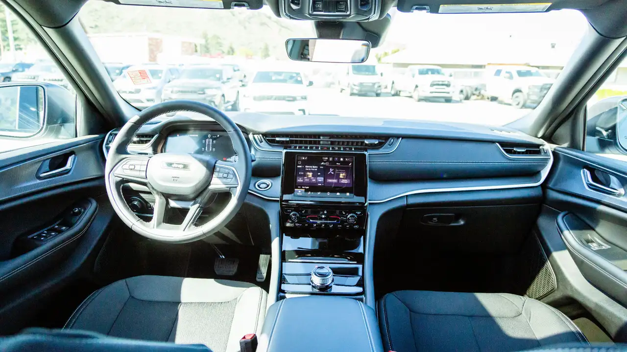 Jeep Grand Cherokee снимка Jeep Grand Cherokee