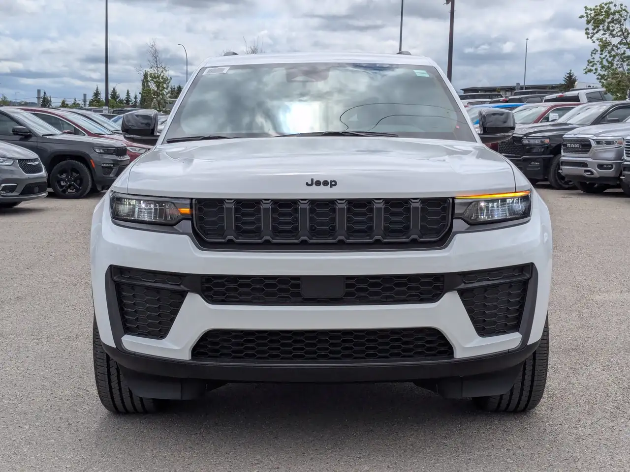 Jeep Grand Cherokee снимка Jeep Grand Cherokee