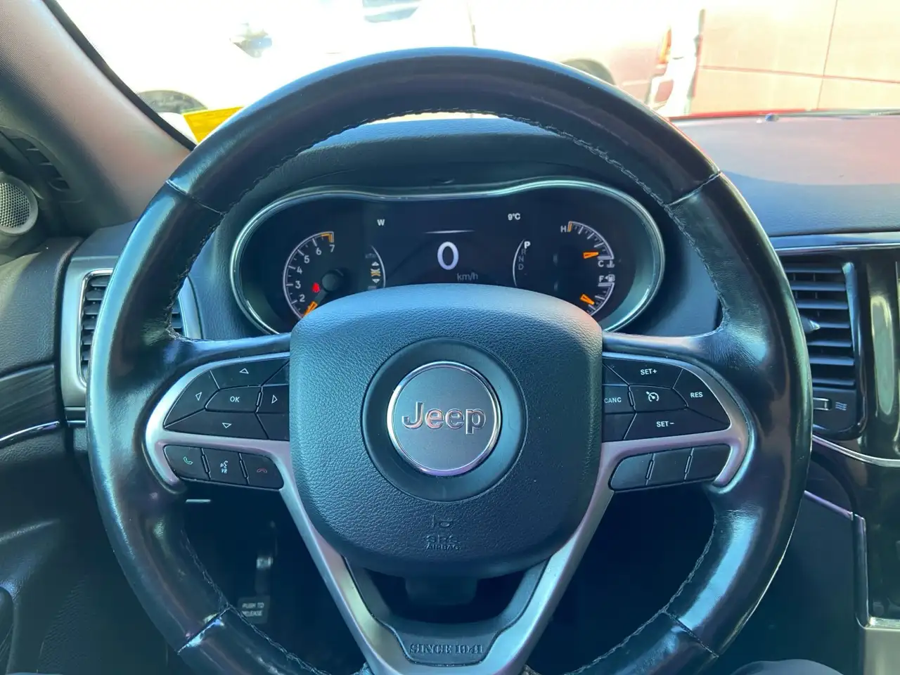 Jeep Grand Cherokee снимка Jeep Grand Cherokee