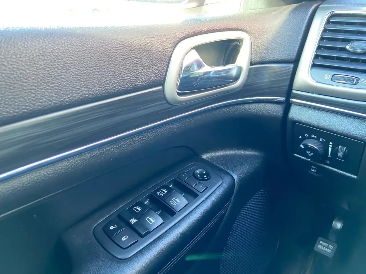 Jeep Grand Cherokee снимка Jeep Grand Cherokee