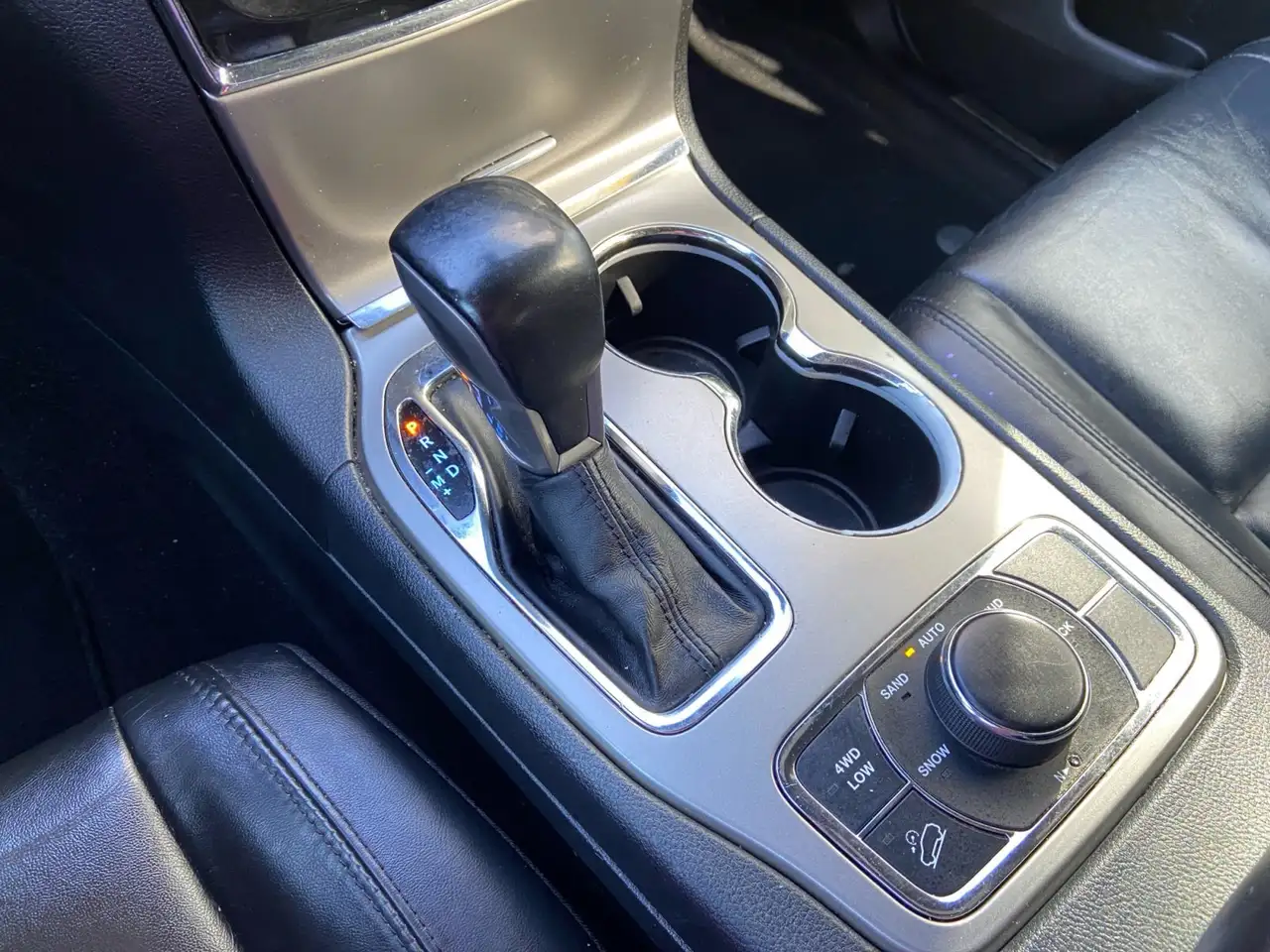 Jeep Grand Cherokee снимка Jeep Grand Cherokee