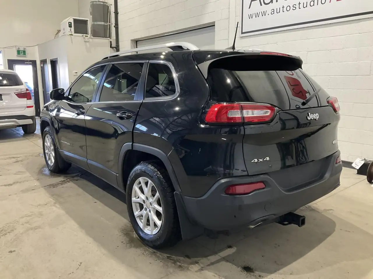 Jeep Cherokee снимка Jeep Cherokee