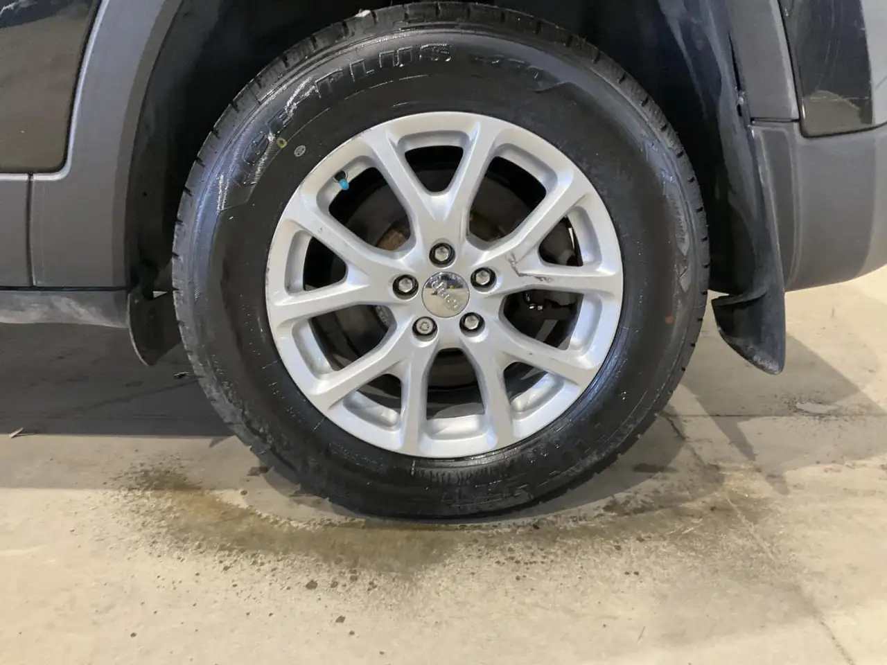 Jeep Cherokee снимка Jeep Cherokee