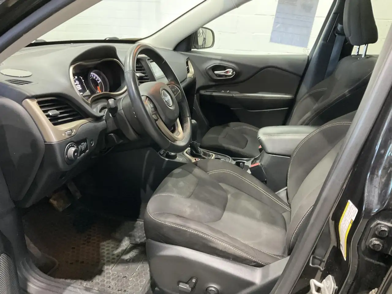 Jeep Cherokee снимка Jeep Cherokee