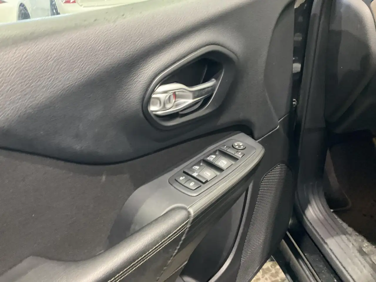 Jeep Cherokee снимка Jeep Cherokee