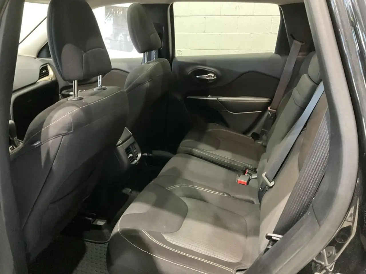 Jeep Cherokee снимка Jeep Cherokee
