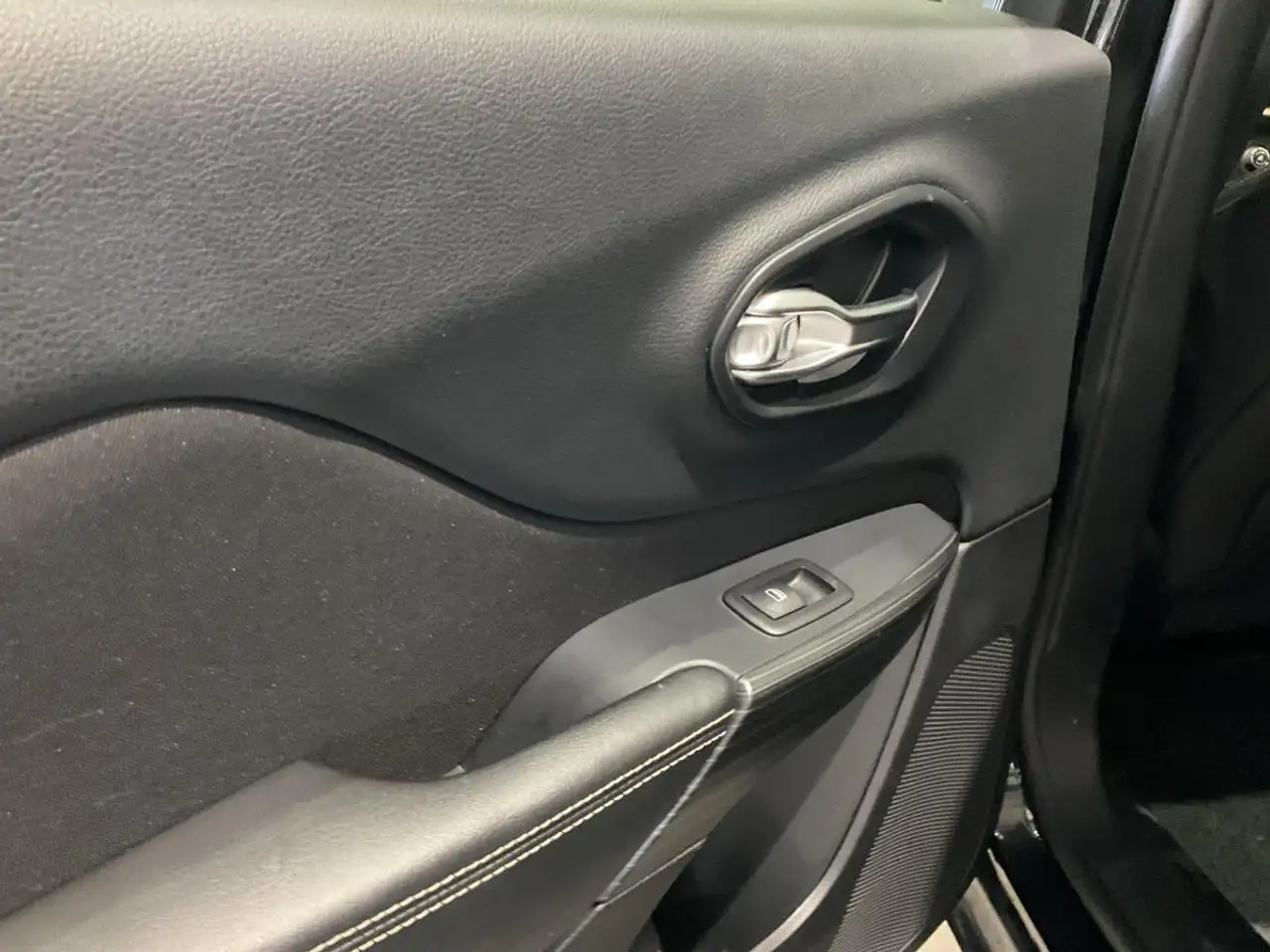 Jeep Cherokee снимка Jeep Cherokee