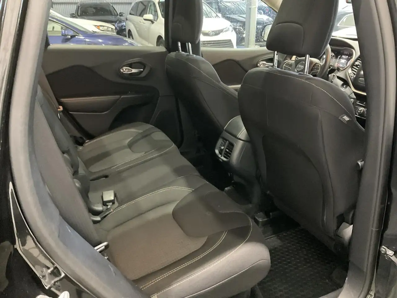 Jeep Cherokee снимка Jeep Cherokee