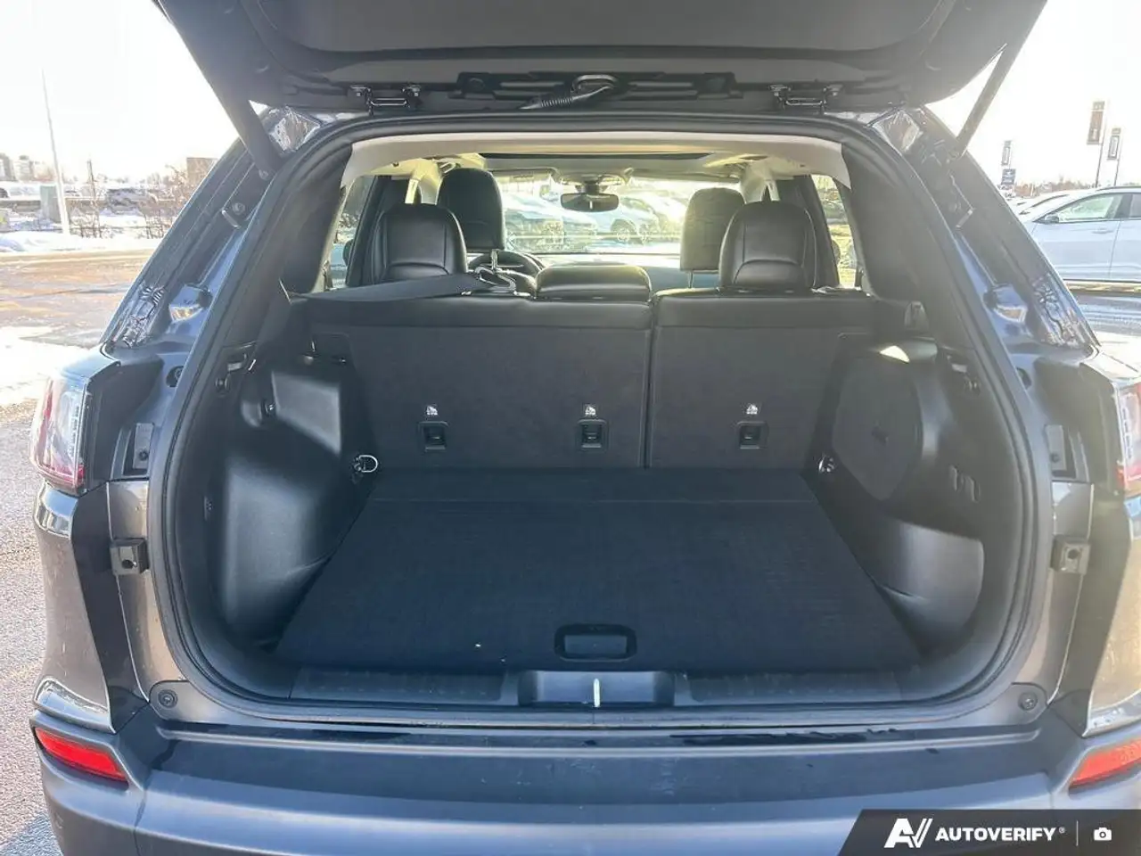 Jeep Cherokee снимка Jeep Cherokee