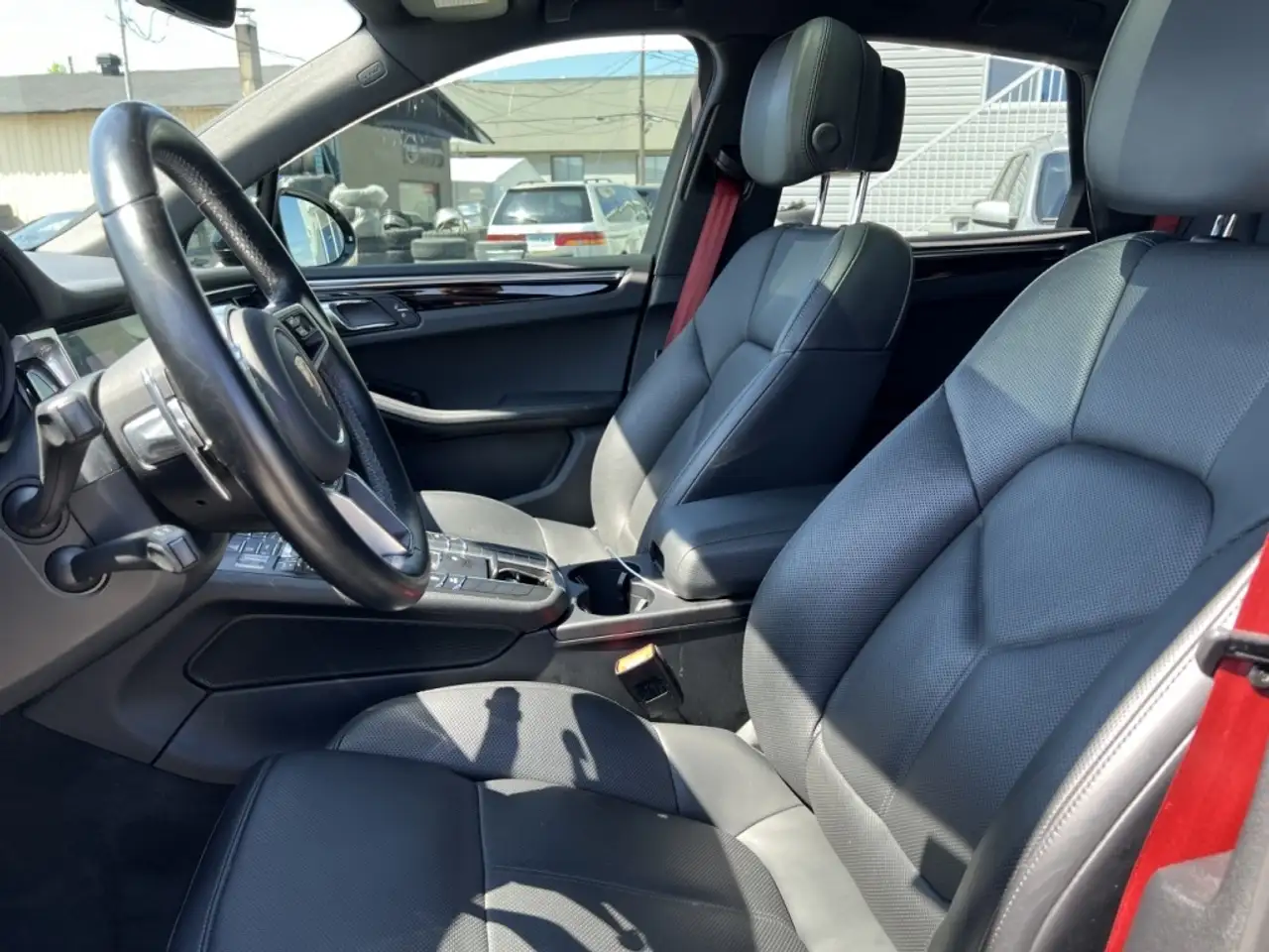 Porsche Macan снимка Porsche Macan