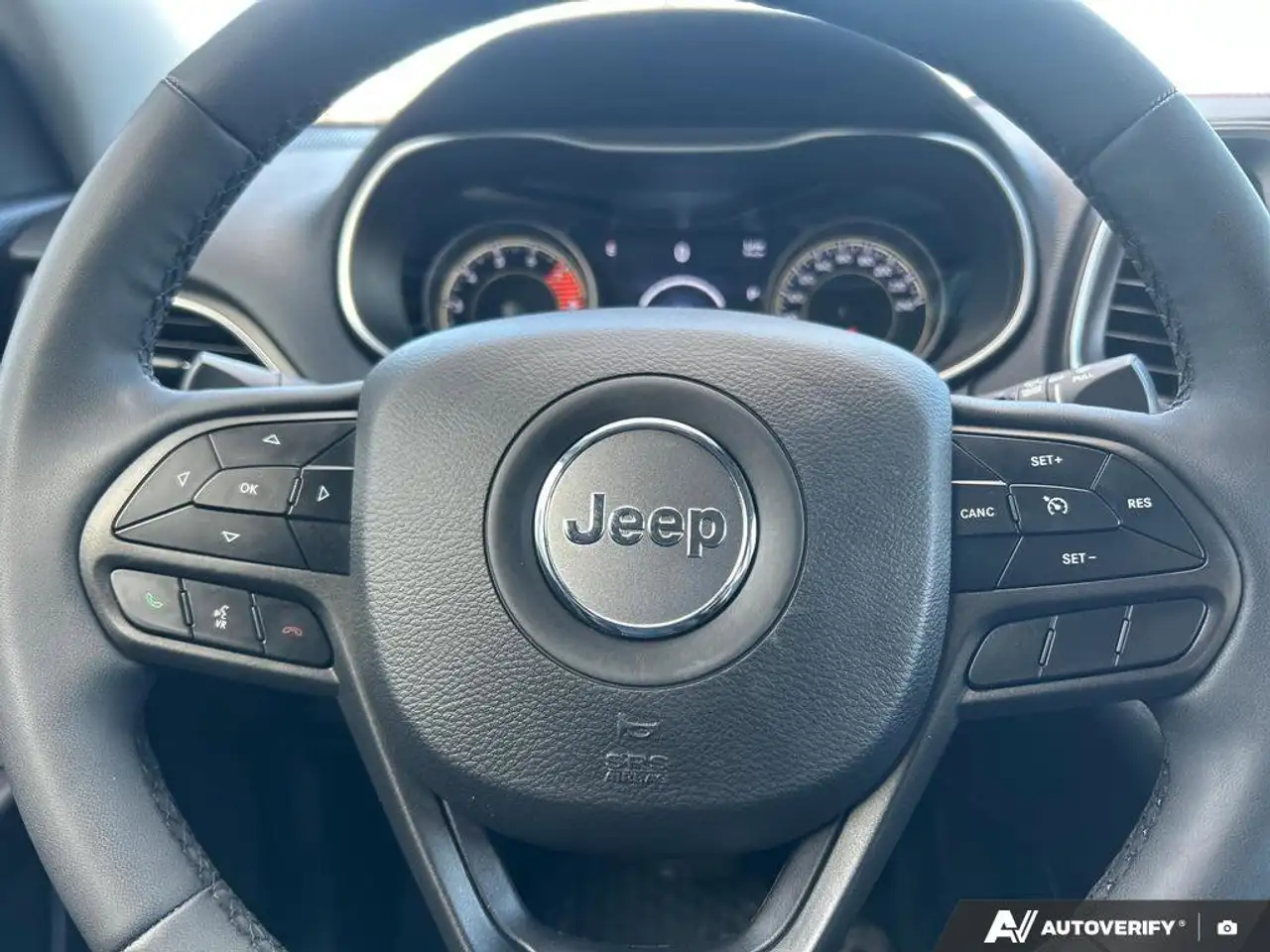 Jeep Cherokee снимка Jeep Cherokee