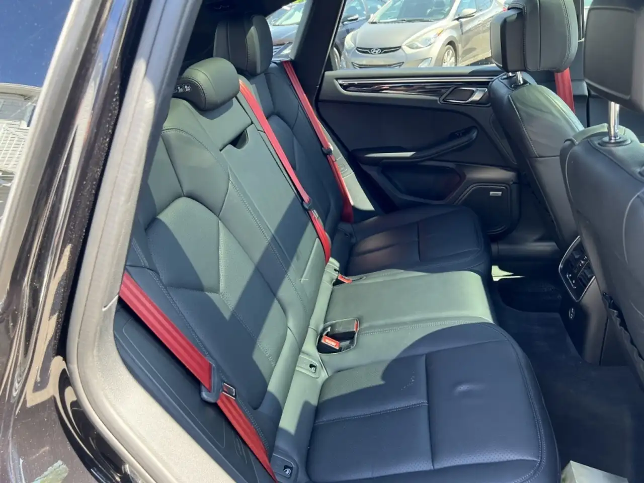 Porsche Macan снимка Porsche Macan