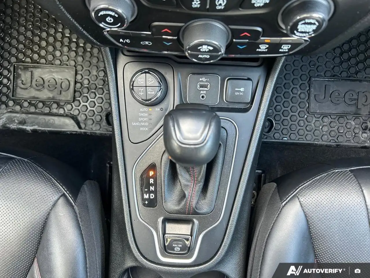 Jeep Cherokee снимка Jeep Cherokee