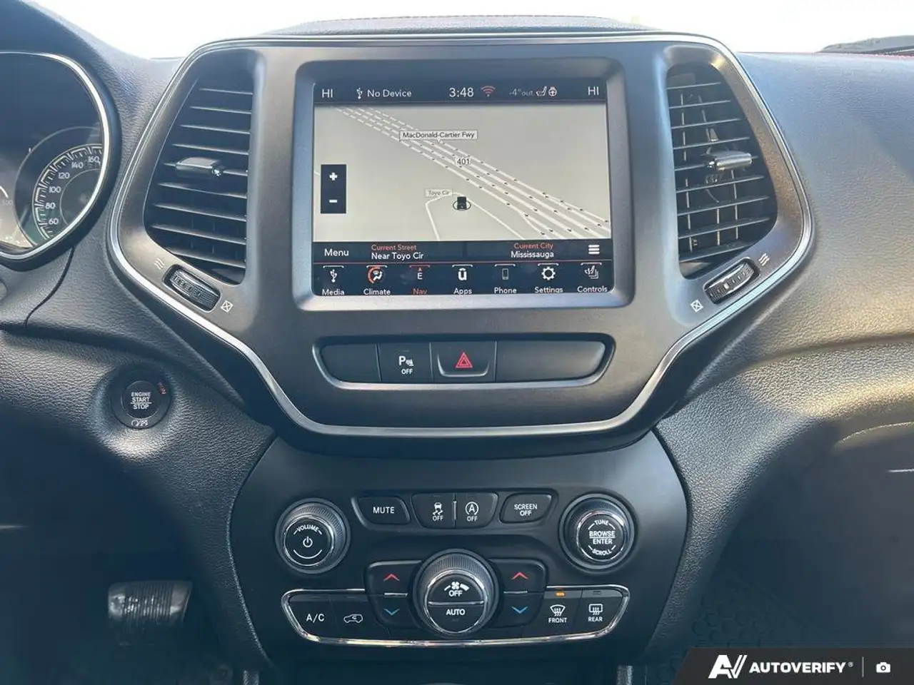 Jeep Cherokee снимка Jeep Cherokee