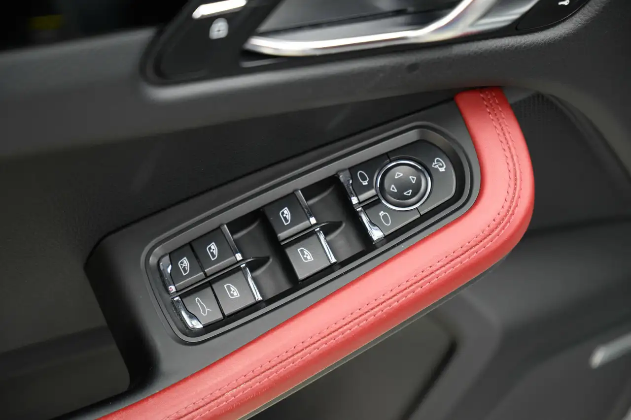 Porsche Macan снимка Porsche Macan