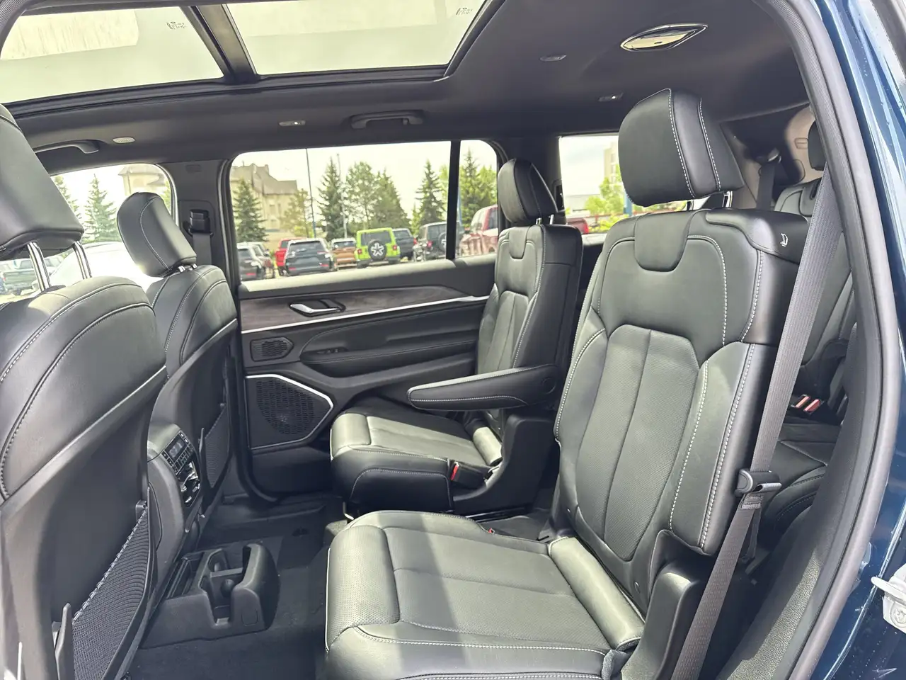 Jeep Grand Cherokee снимка Jeep Grand Cherokee
