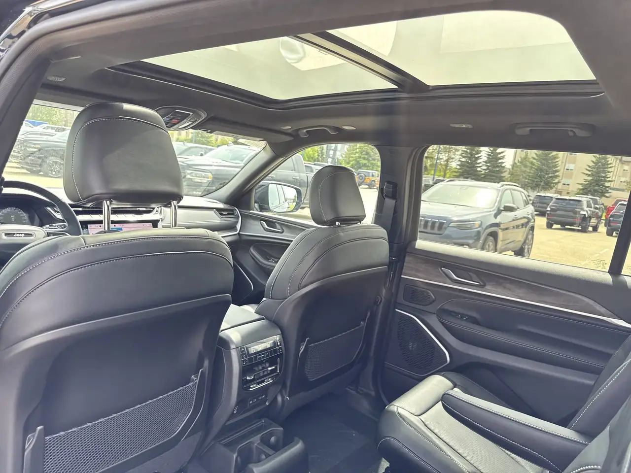 Jeep Grand Cherokee снимка Jeep Grand Cherokee
