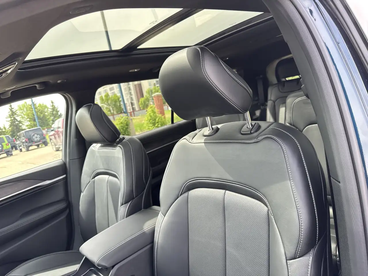 Jeep Grand Cherokee снимка Jeep Grand Cherokee