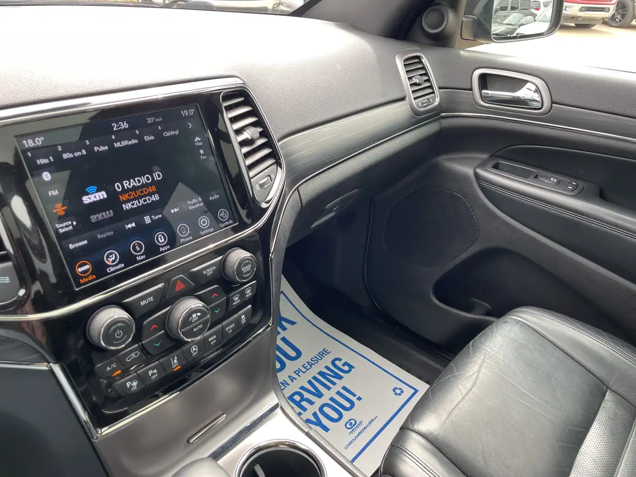 Jeep Grand Cherokee снимка Jeep Grand Cherokee