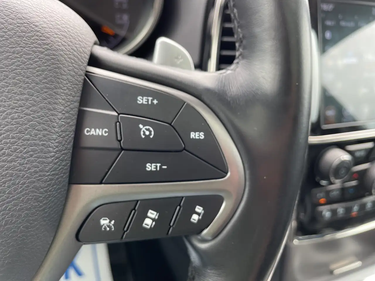 Jeep Grand Cherokee снимка Jeep Grand Cherokee