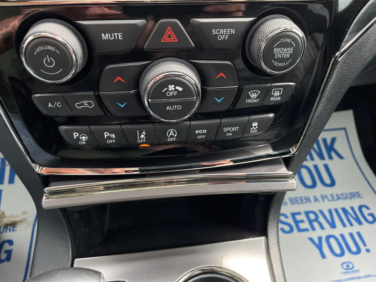 Jeep Grand Cherokee снимка Jeep Grand Cherokee