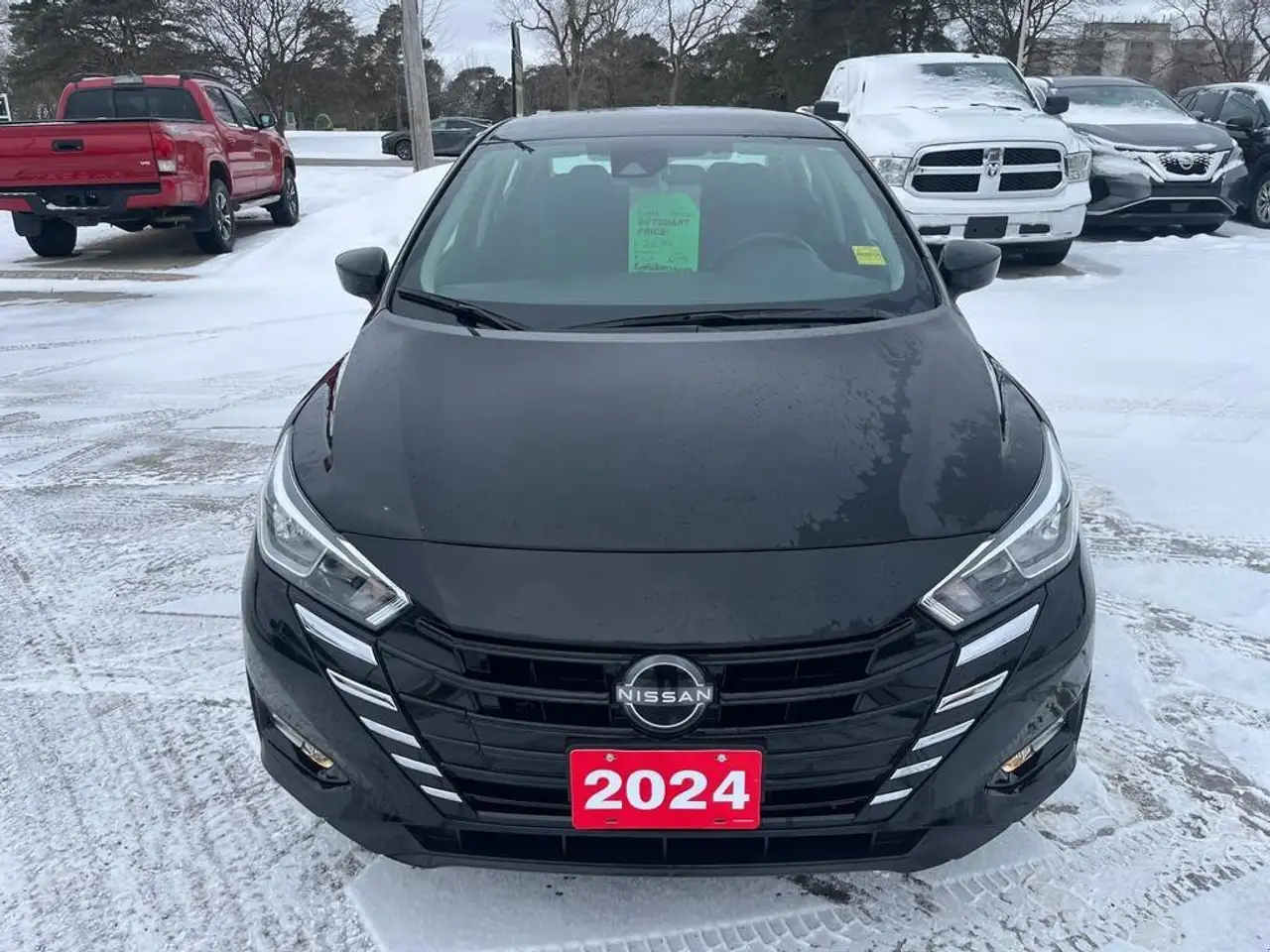 Nissan Versa снимка Nissan Versa