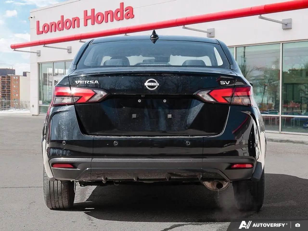 Nissan Versa снимка Nissan Versa