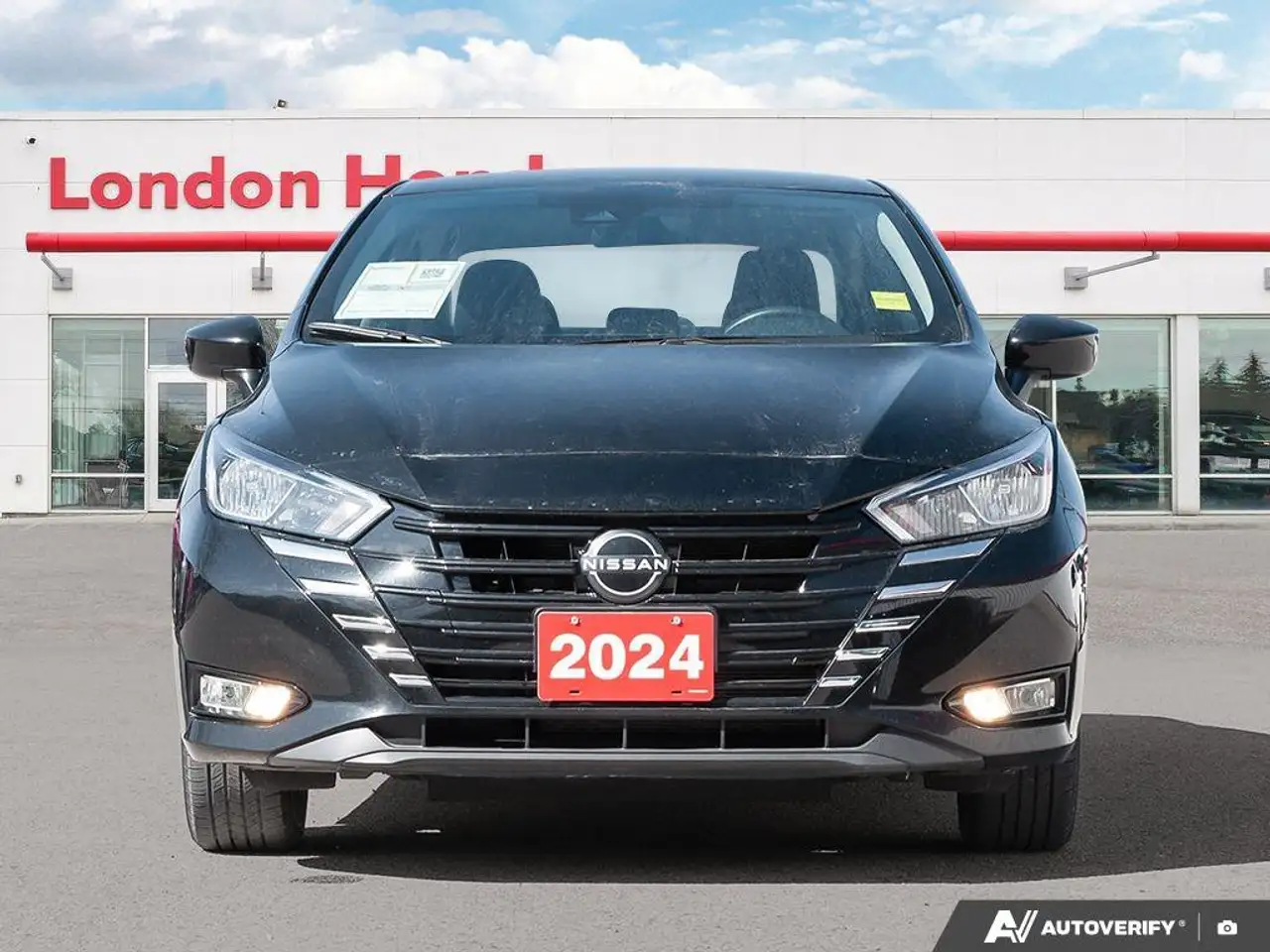 Nissan Versa снимка Nissan Versa
