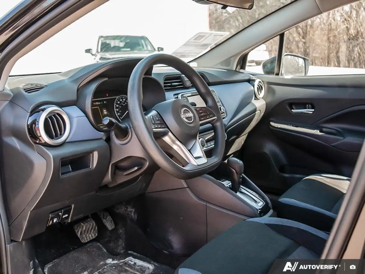 Nissan Versa снимка Nissan Versa