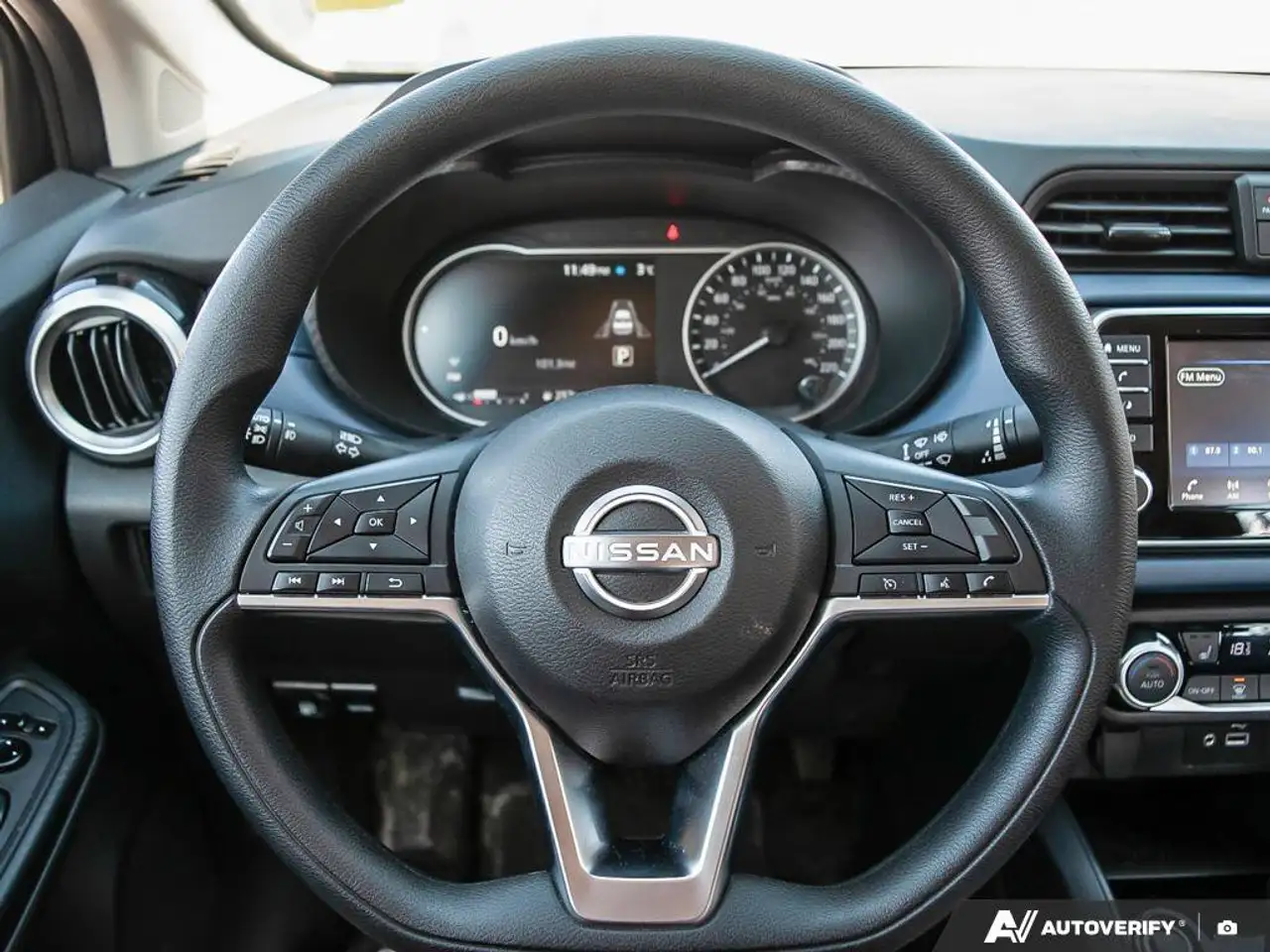 Nissan Versa снимка Nissan Versa
