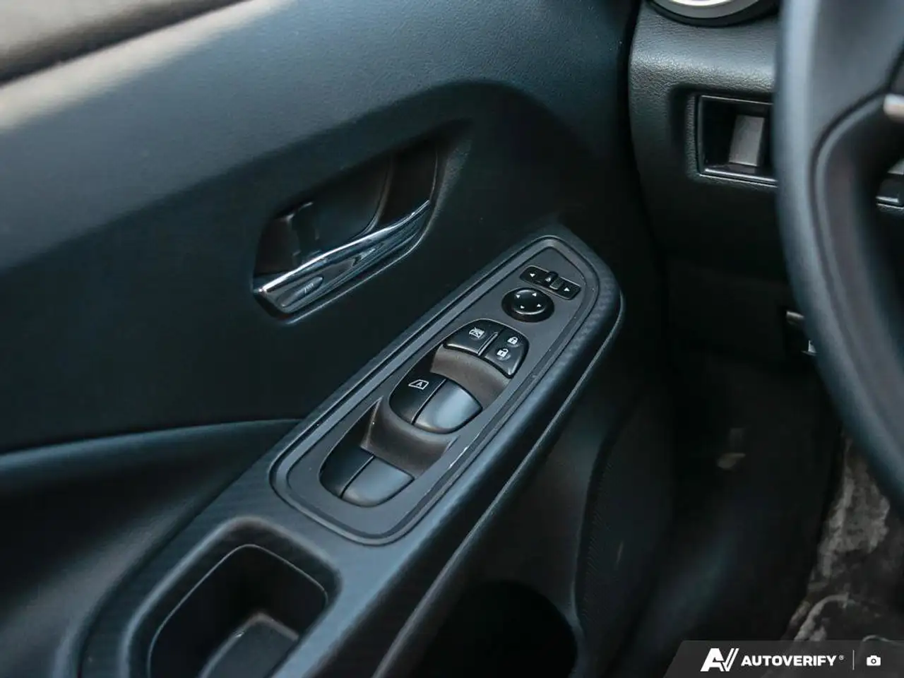 Nissan Versa снимка Nissan Versa
