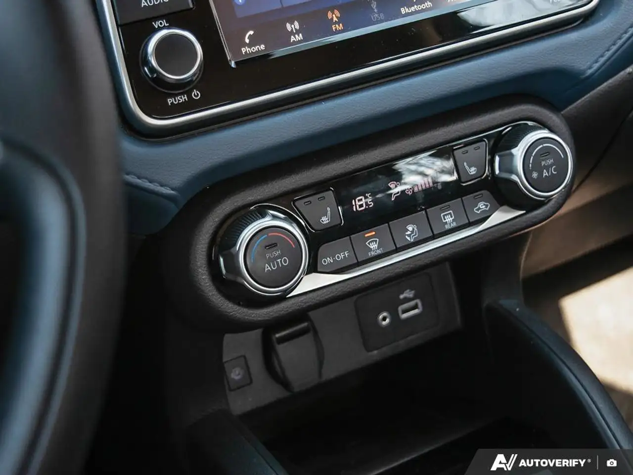 Nissan Versa снимка Nissan Versa
