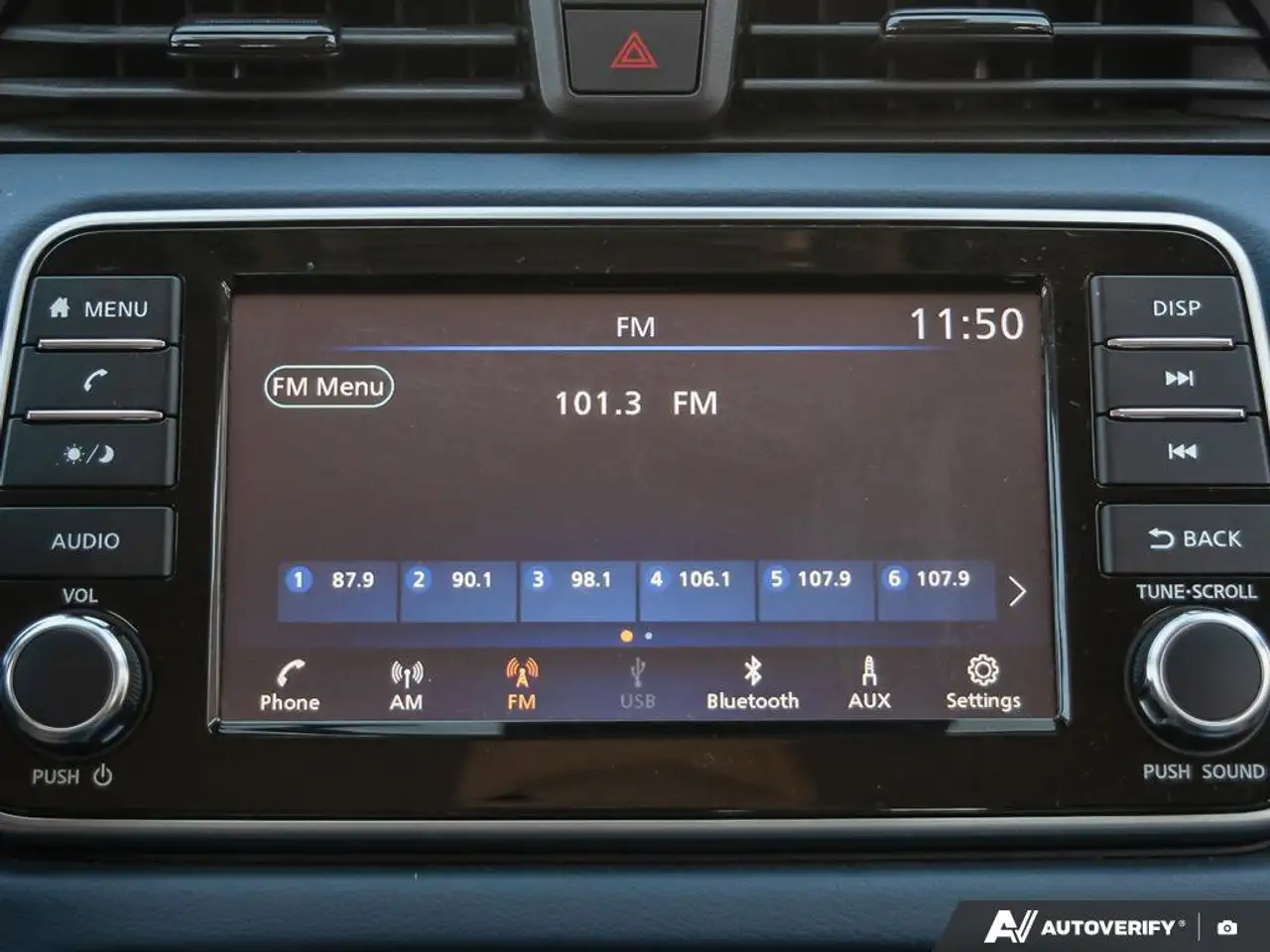Nissan Versa снимка Nissan Versa