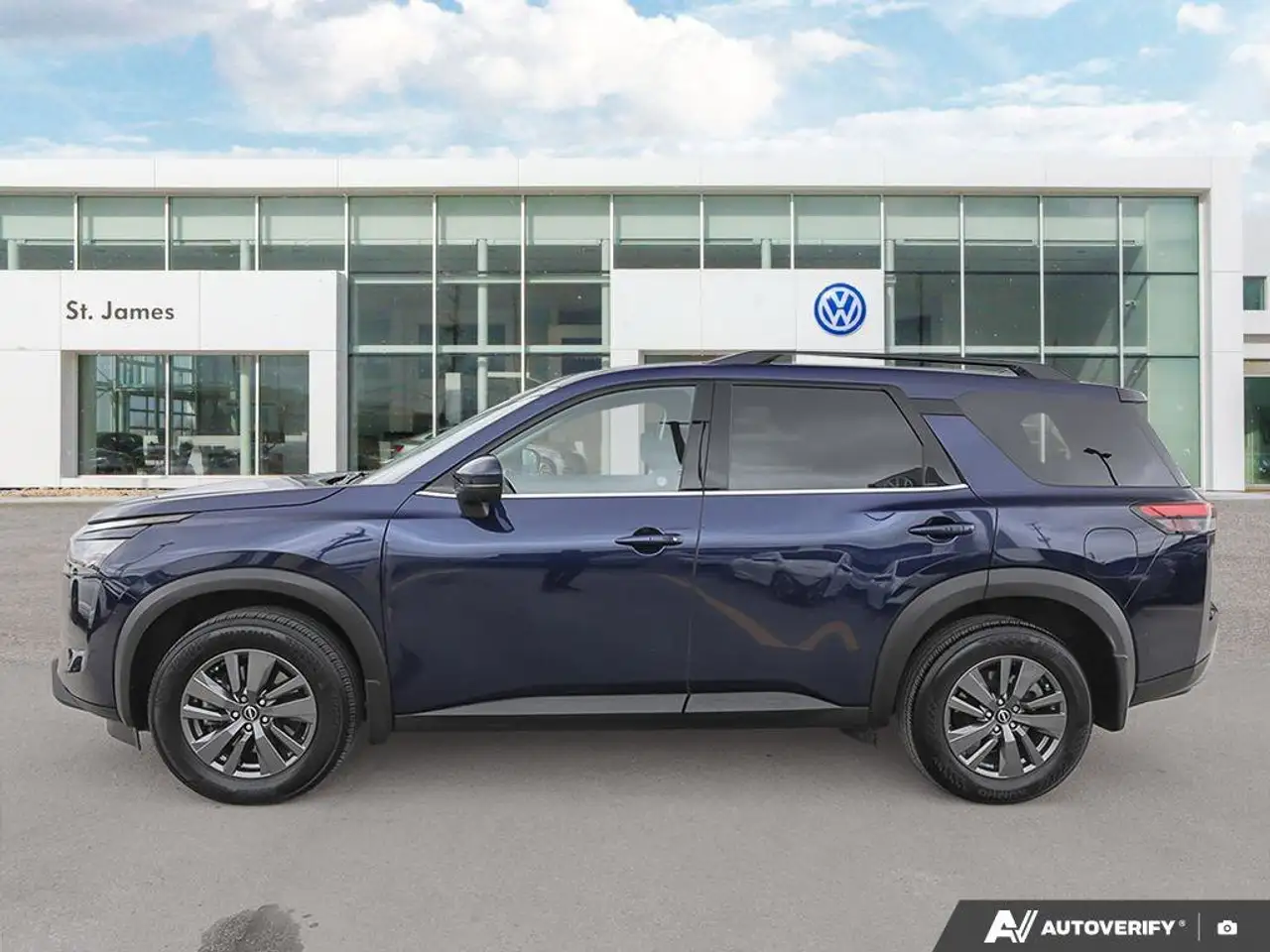 Nissan Pathfinder снимка Nissan Pathfinder