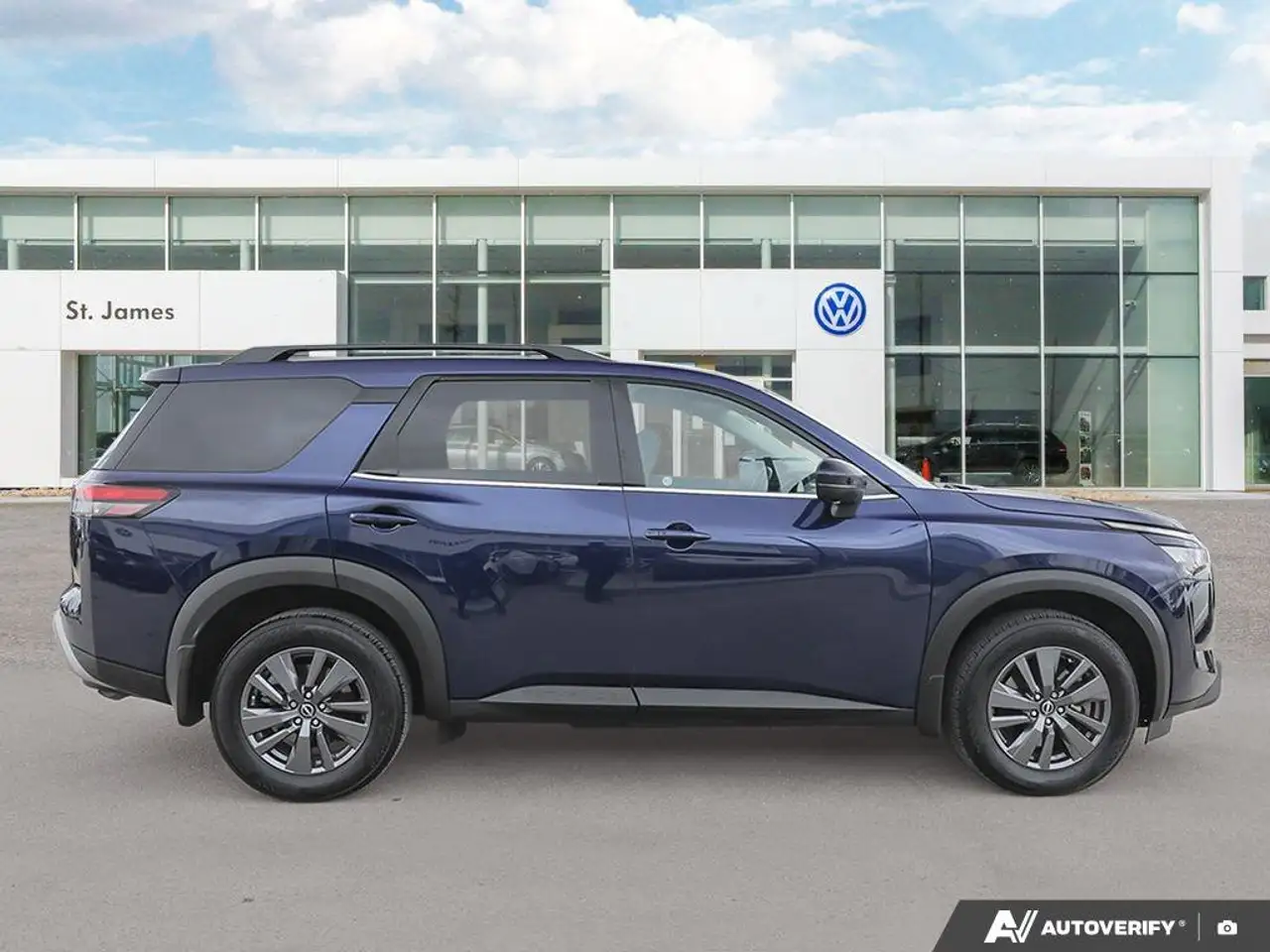 Nissan Pathfinder снимка Nissan Pathfinder