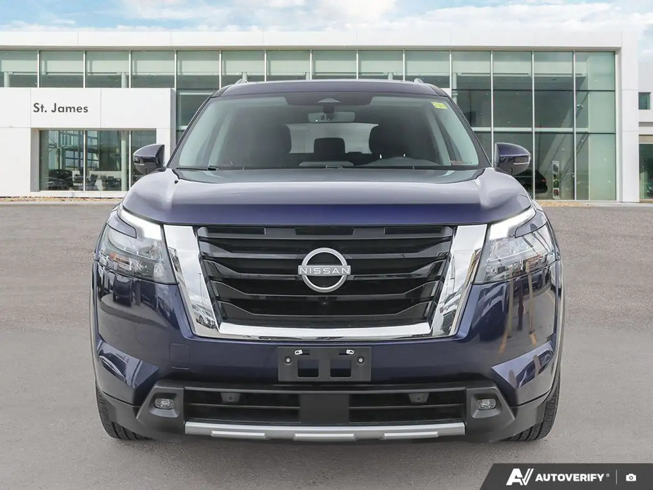 Nissan Pathfinder снимка Nissan Pathfinder