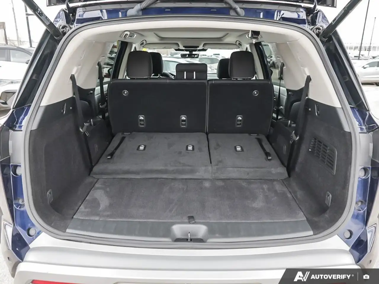 Nissan Pathfinder снимка Nissan Pathfinder