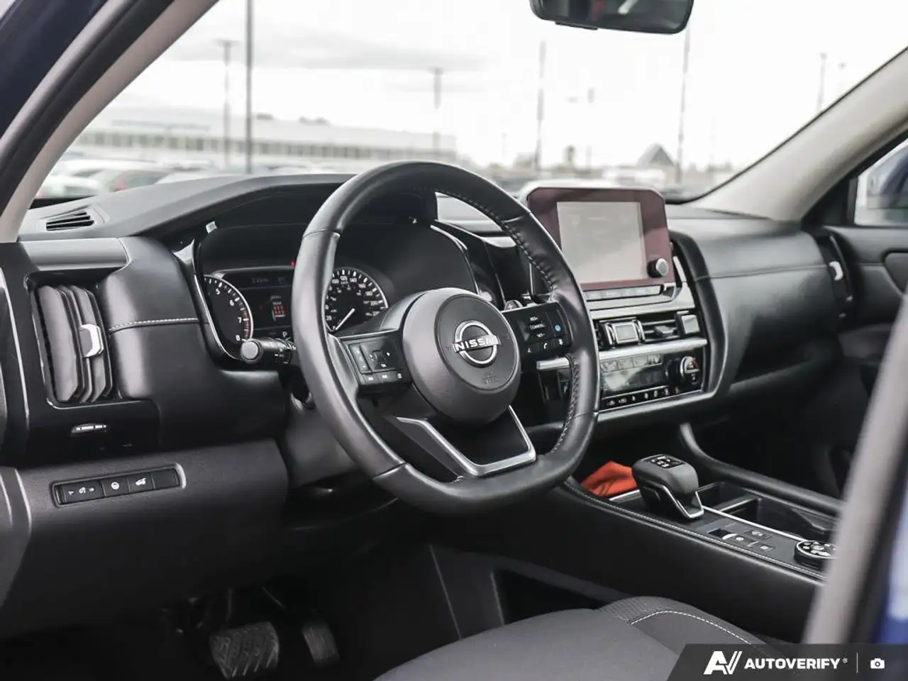 Nissan Pathfinder снимка Nissan Pathfinder
