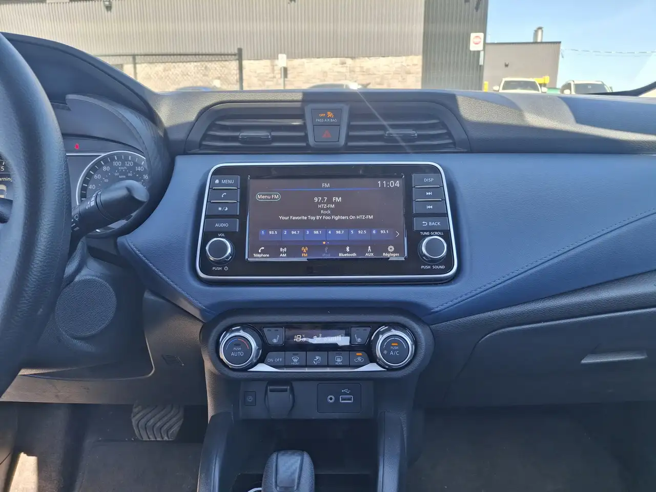 Nissan Versa снимка Nissan Versa