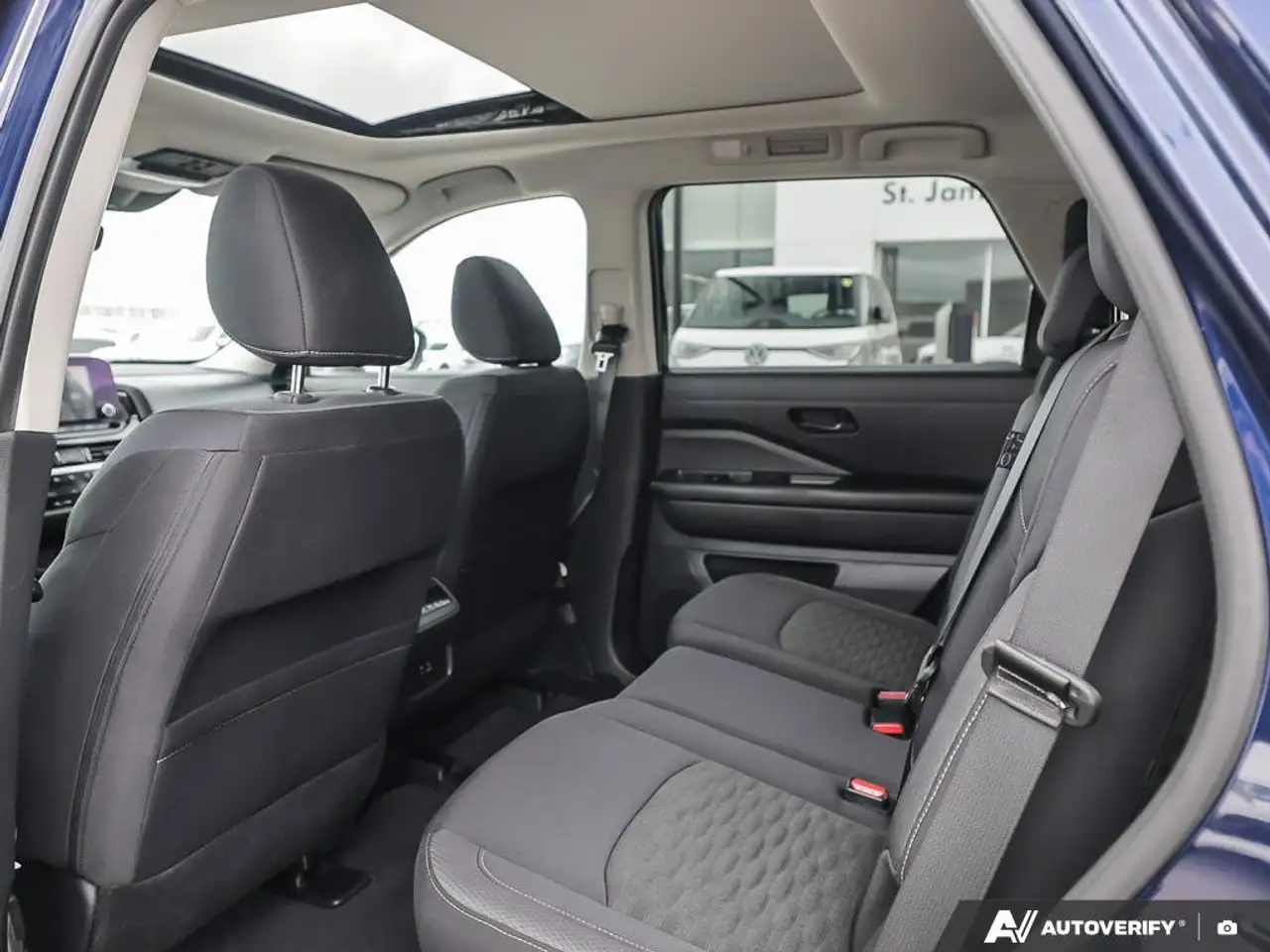 Nissan Pathfinder снимка Nissan Pathfinder