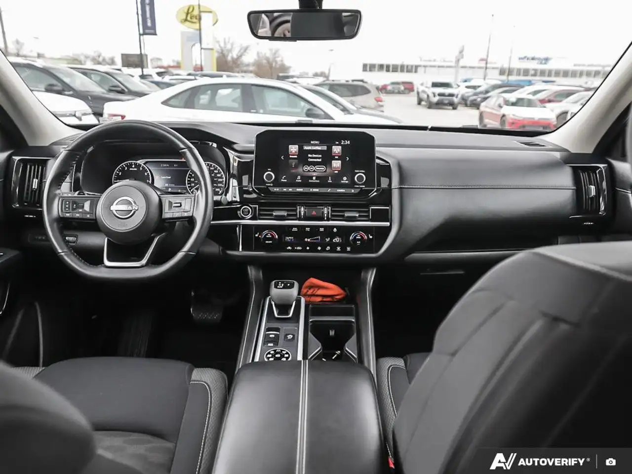 Nissan Pathfinder снимка Nissan Pathfinder